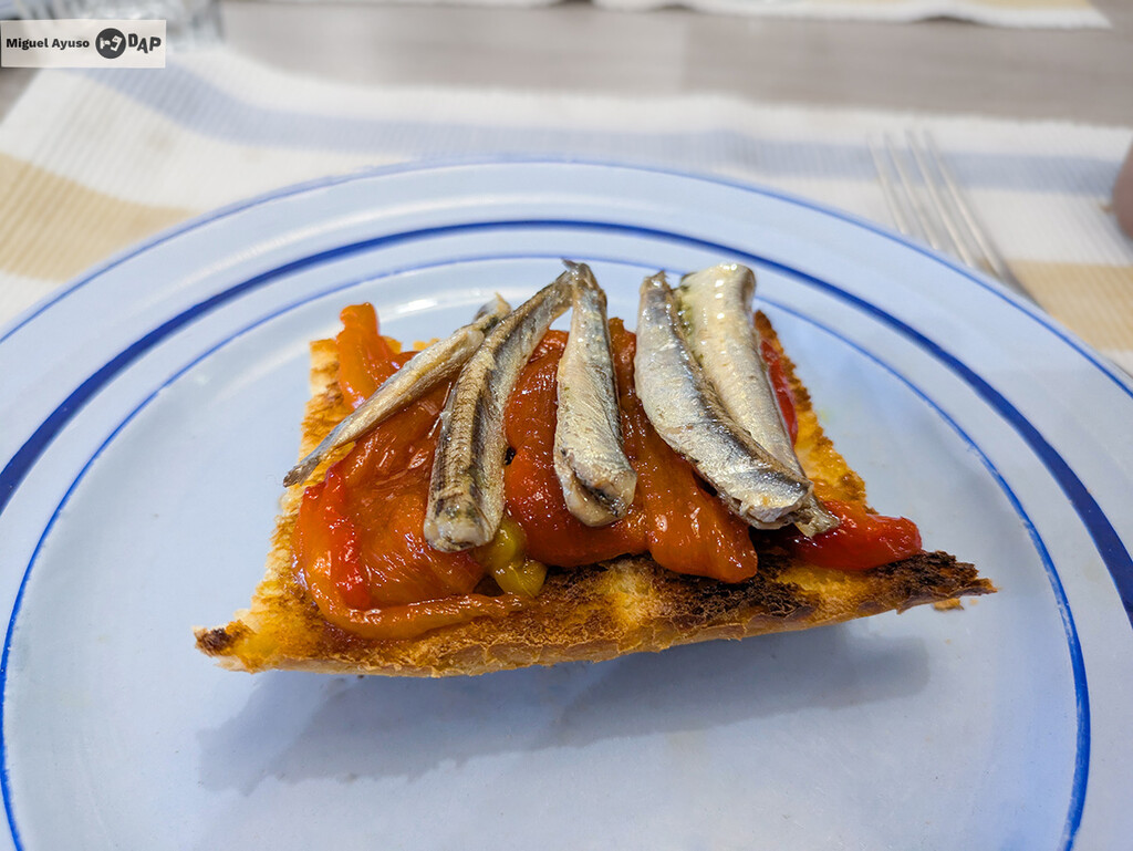 Esta cena con tres ingredientes es todo lo que necesito para ser feliz en verano. Además de un vino 