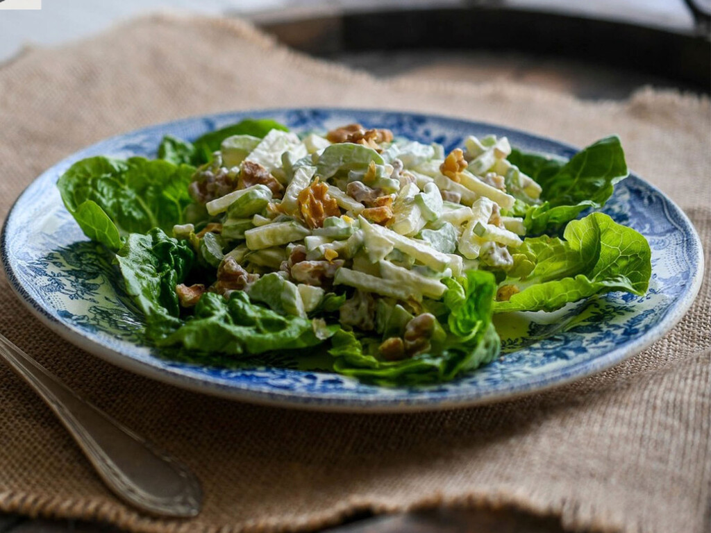 Si estás cansado de ensaladas sosas, esta receta con cuatro ingredientes es lo que necesitas para variar en tus cenas