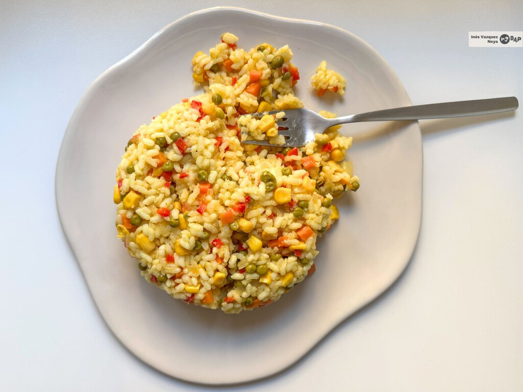 Arroz a la jardinera, una receta fácil con sabor y color