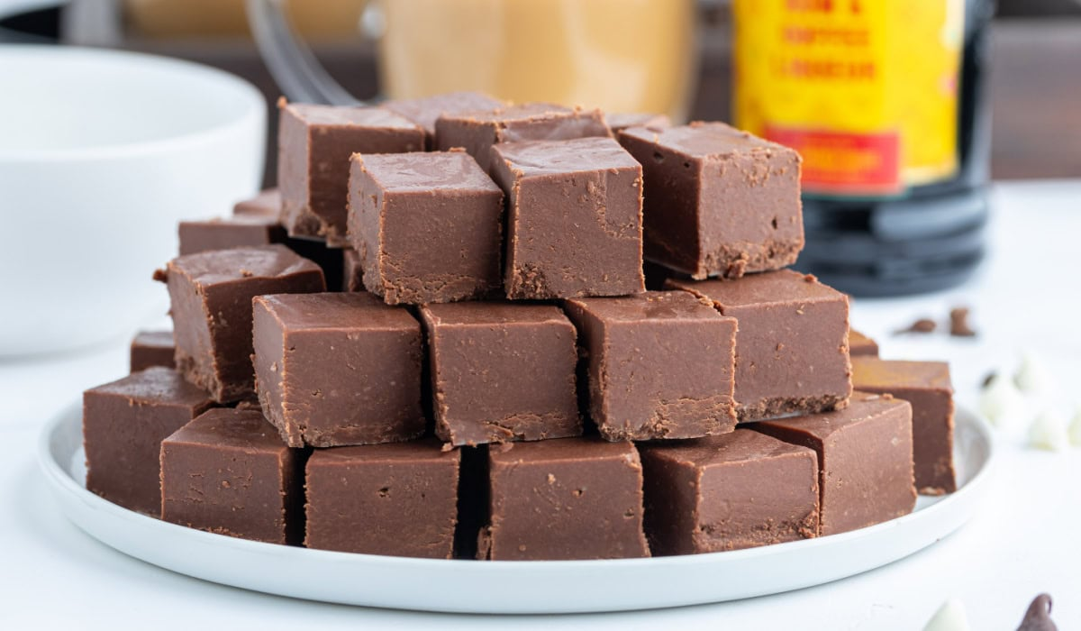 Easy Microwave Kahlua Fudge